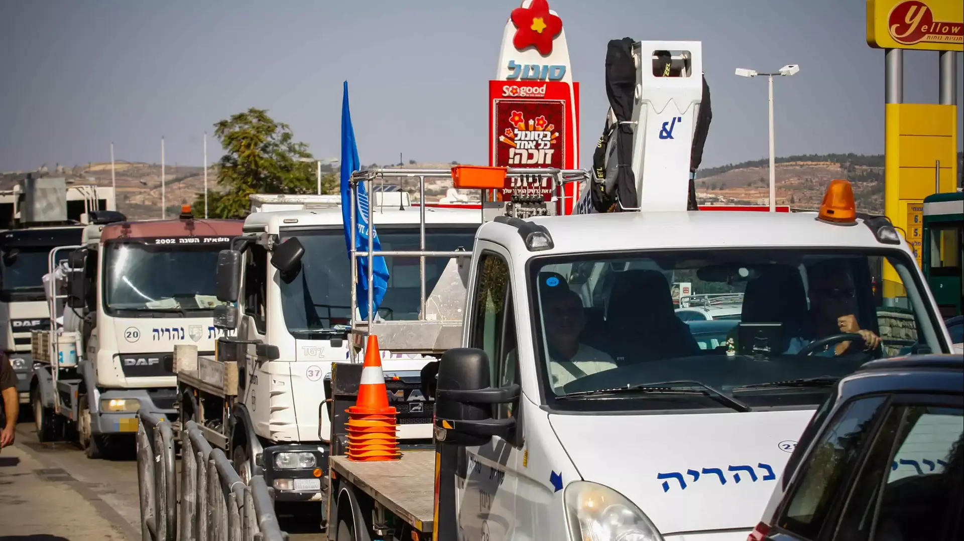 שיירת המחאה של מטה המאבק של רשויות הגליל המערבי בכניסה לירושלים, נובמבר 2015 שיירת המחאה של מטה המאבק של רשויות הגליל המערבי בכניסה לירושלים, נובמבר 2015