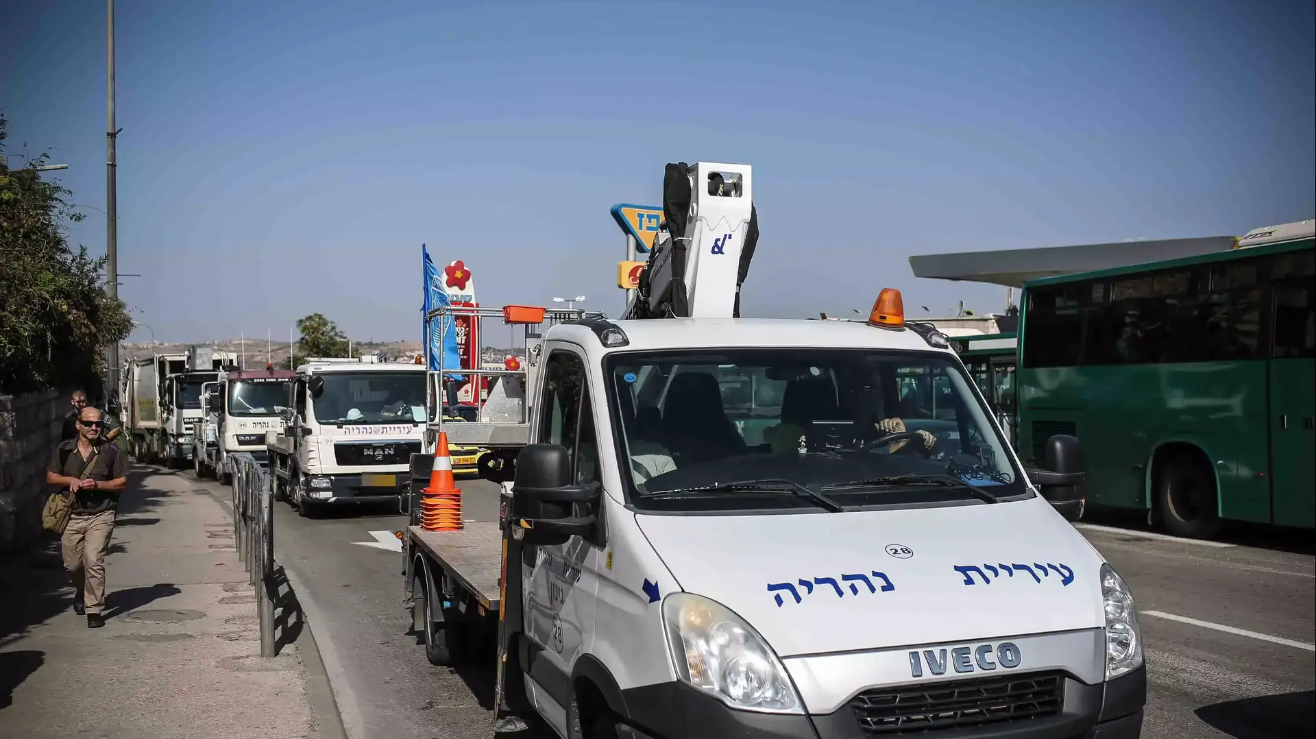 שיירת המחאה של מטה המאבק של רשויות הגליל המערבי בכניסה לירושלים, נובמבר 2015 שיירת המחאה של מטה המאבק של רשויות הגליל המערבי בכניסה לירושלים, נובמבר 2015