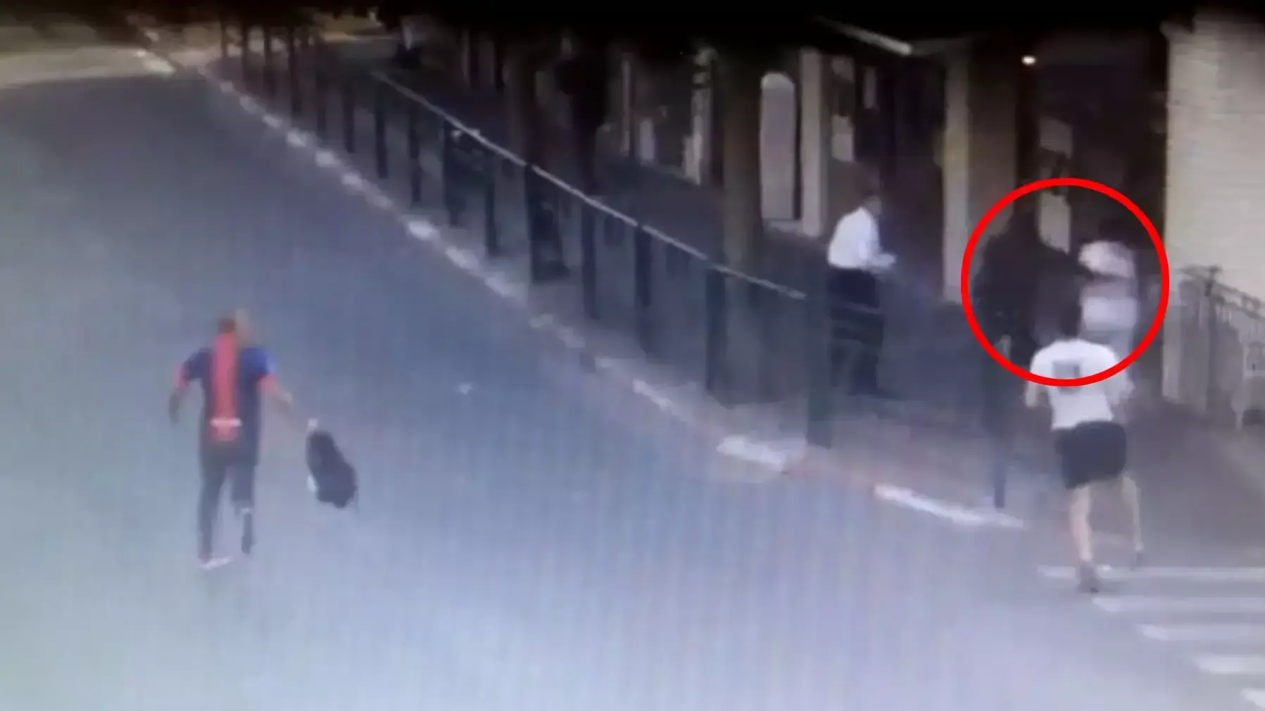 תיעוד פיגוע הדקירה בראשון לציון, 2 בנובמבר 2015 תיעוד פיגוע הדקירה בראשון לציון, 2 בנובמבר 2015