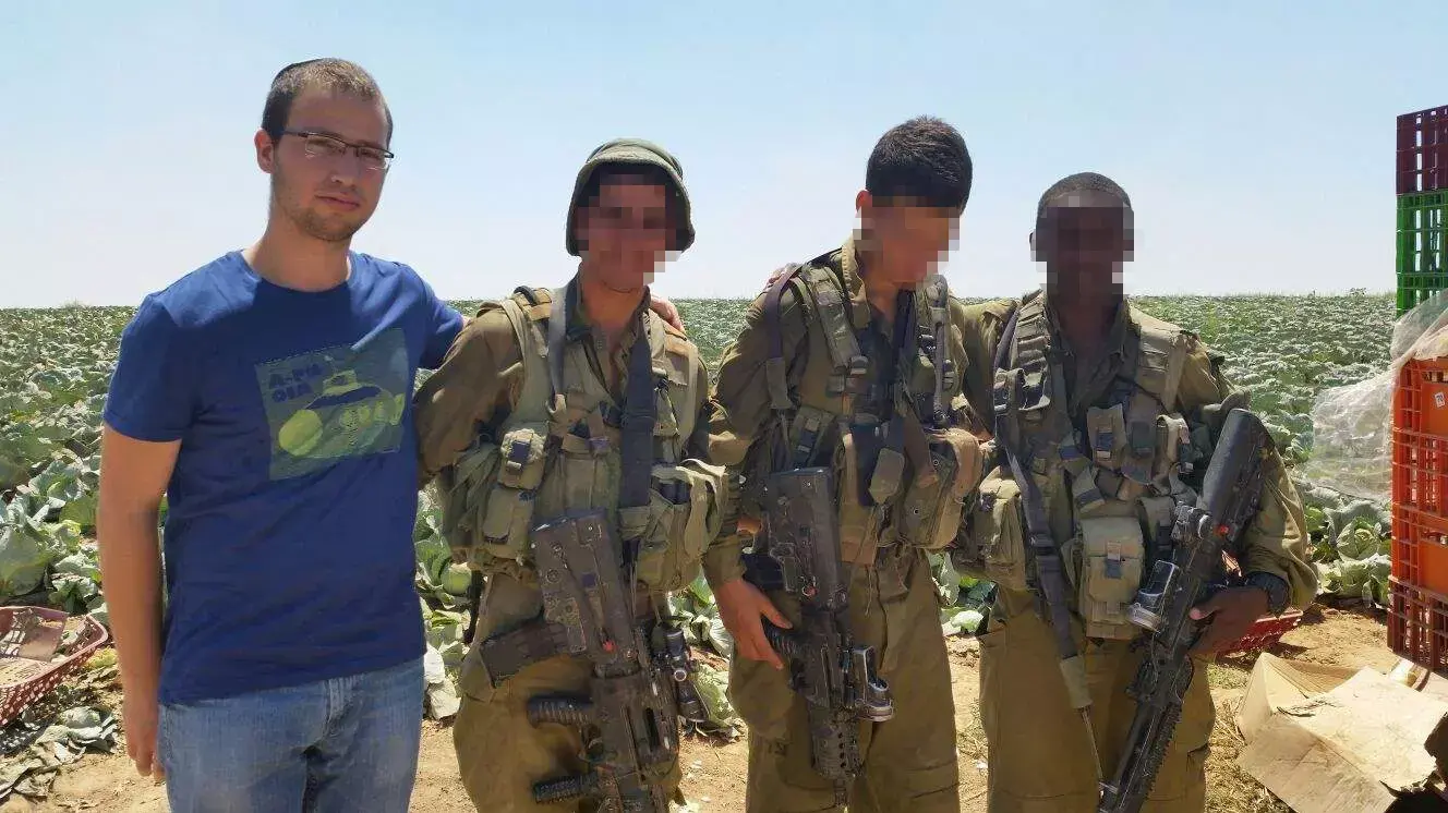 פעילי ארגון חוננו תומכים בחיילים בשטח, נובמבר 2015 פעילי ארגון חוננו תומכים בחיילים בשטח, נובמבר 2015