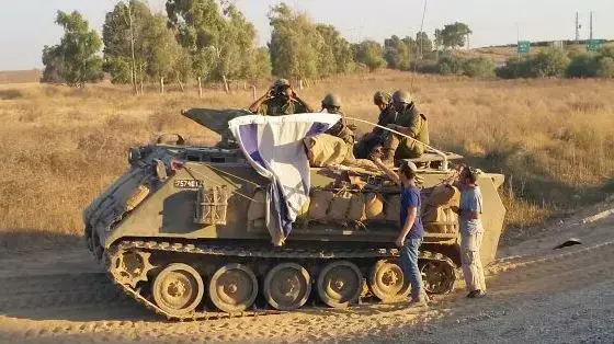 פעילי ארגון חוננו תומכים בחיילים בשטח, נובמבר 2015