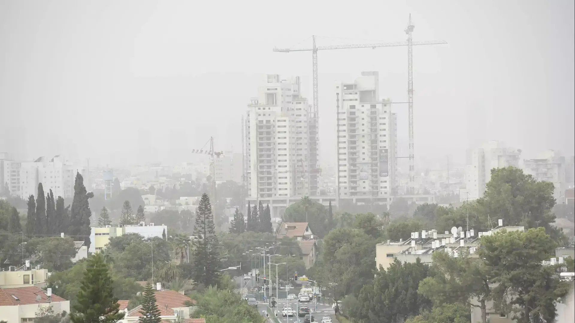 אובך בשמי פתח תקווה, 4 בנובמבר 2015 אובך בשמי פתח תקווה, 4 בנובמבר 2015
