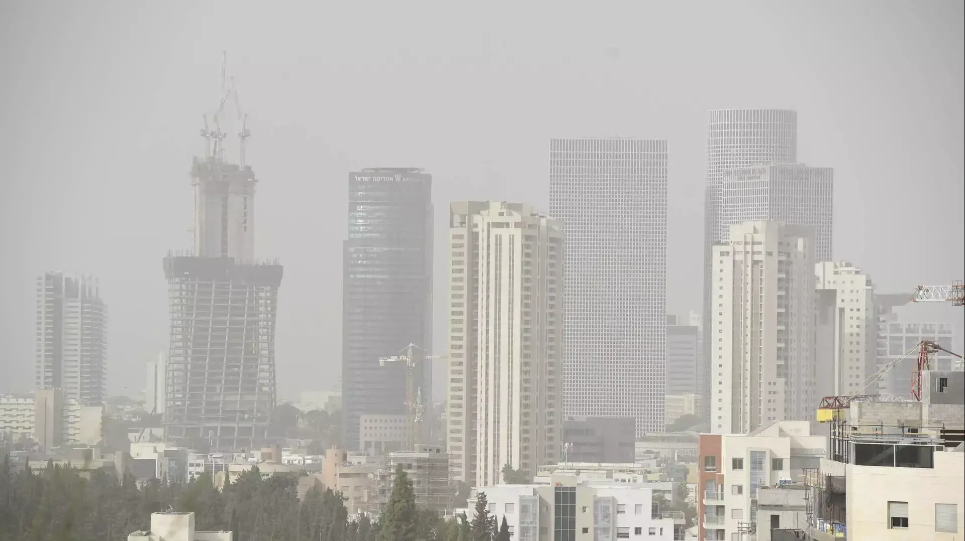אובך בשמי תל אביב, 4 בנובמבר 2015 אובך בשמי תל אביב, 4 בנובמבר 2015