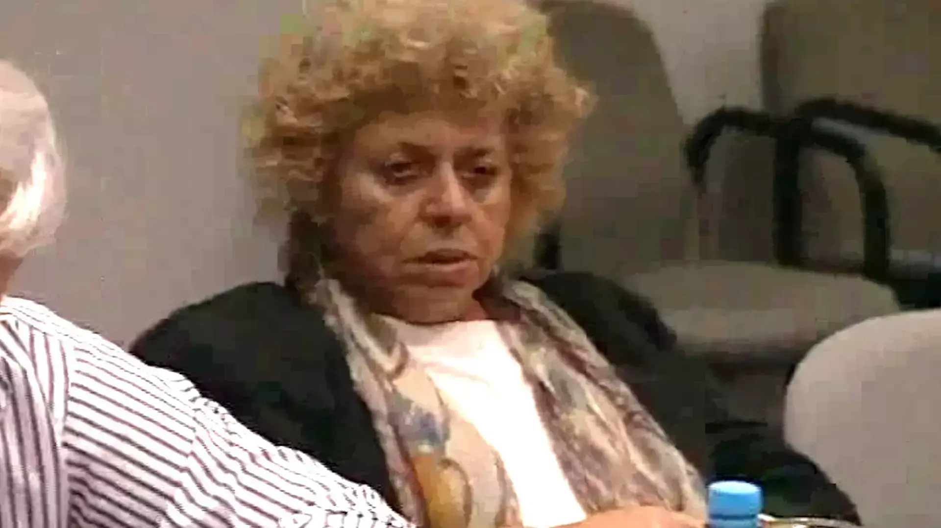 שרת החינוך שולמית אלוני בישיבת חירום של הממשלה לאחר רצח יצחק רבין, נובמבר 1995 שרת החינוך שולמית אלוני בישיבת חירום של הממשלה לאחר רצח יצחק רבין, נובמבר 1995