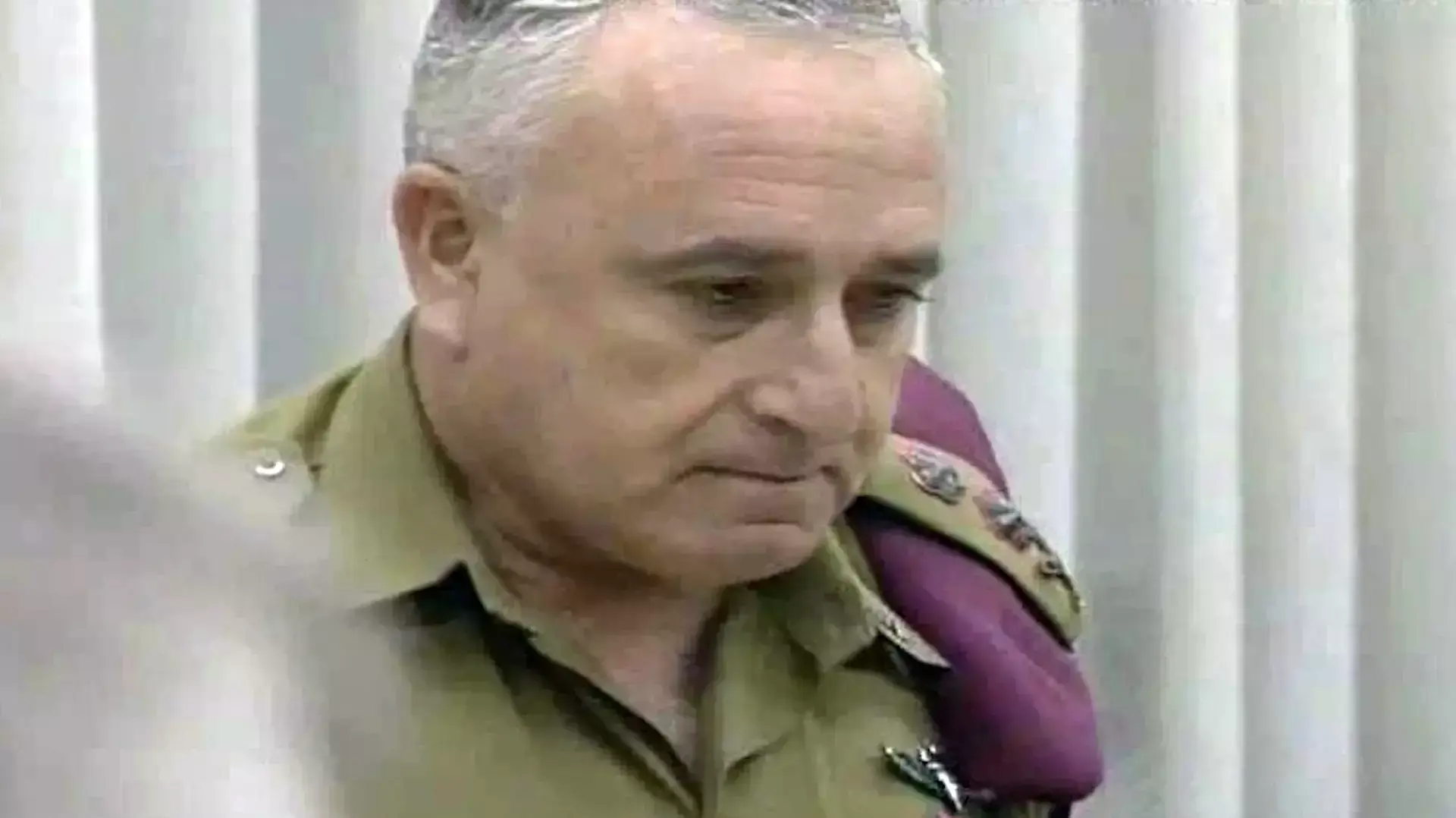 הרמטכ"ל רב אלוף אמנון ליפקין-שחק בישיבת מטכ"ל לאחר רצח רבין, נובמבר 1995 הרמטכ"ל רב אלוף אמנון ליפקין-שחק בישיבת מטכ"ל לאחר רצח רבין, נובמבר 1995