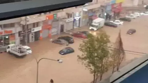 הצפות בעמאן, בירת ירדן, בעקבות גשמים חזקים שירדו במקום, נובמבר 2015 הצפות בעמאן, בירת ירדן, בעקבות גשמים חזקים שירדו במקום, נובמבר 2015