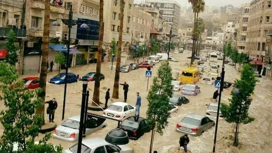 הצפות בעמאן, בירת ירדן, בעקבות גשמים חזקים שירדו במקום, נובמבר 2015 הצפות בעמאן, בירת ירדן, בעקבות גשמים חזקים שירדו במקום, נובמבר 2015