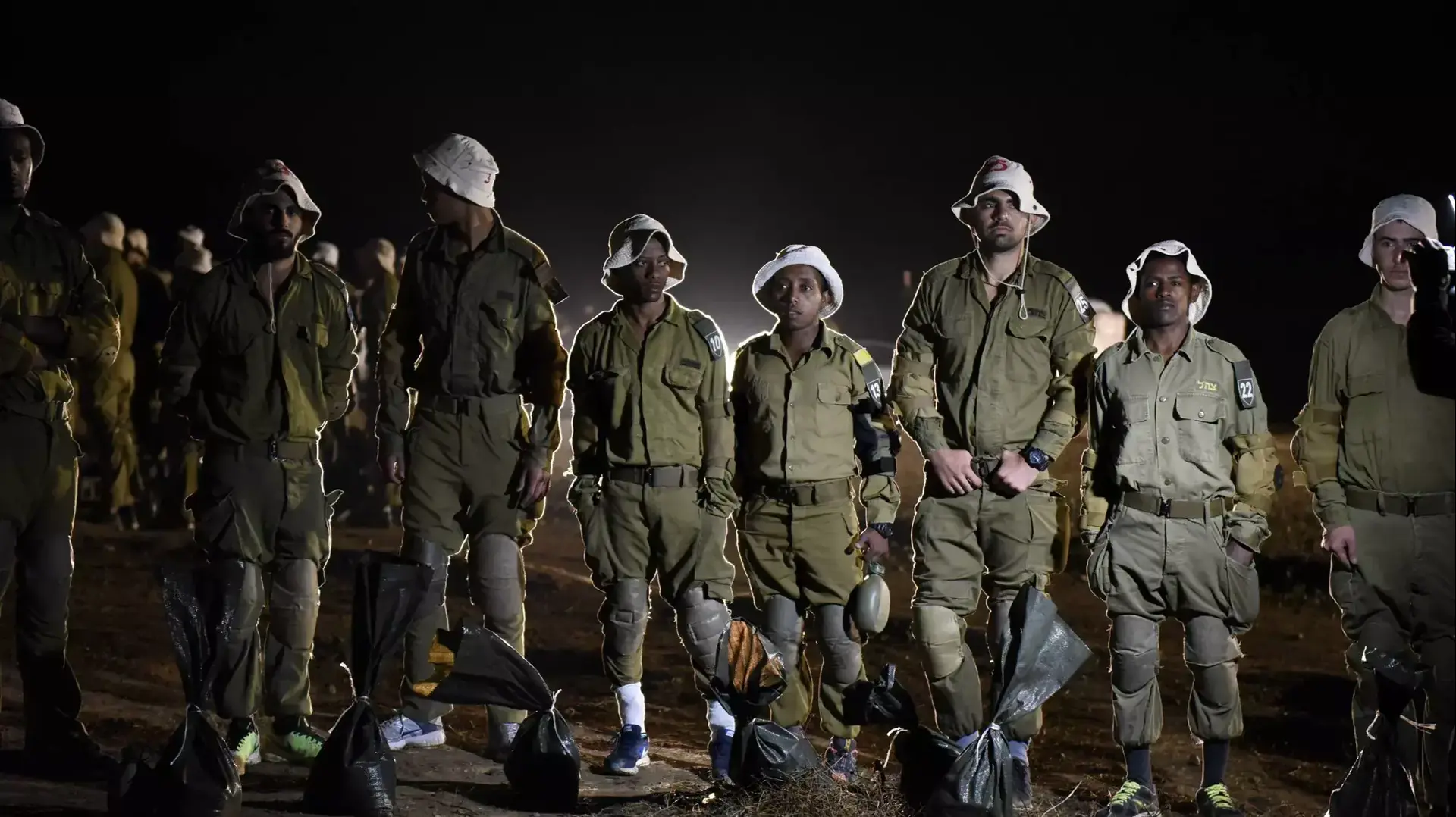 יוסי היילו שני מימין חייל בגיבוש חטיבת צנחנים, 2015 יוסי היילו שני מימין חייל בגיבוש חטיבת צנחנים, 2015
