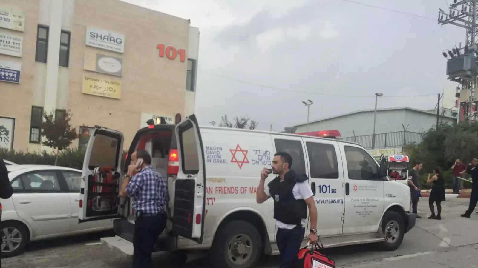 גבר כבן 30 נפצע קשה בפיגוע דקירה בבנימין, 6 בנובמבר 2015 גבר כבן 30 נפצע קשה בפיגוע דקירה בבנימין, 6 בנובמבר 2015