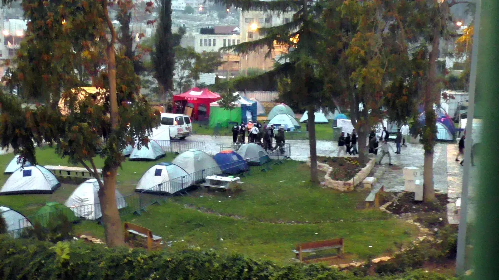 פיגוע ירי בסמוך למערכת המכפלה בחברון, שני ישראלים נפצעו פיגוע ירי בסמוך למערכת המכפלה בחברון, שני ישראלים נפצעו