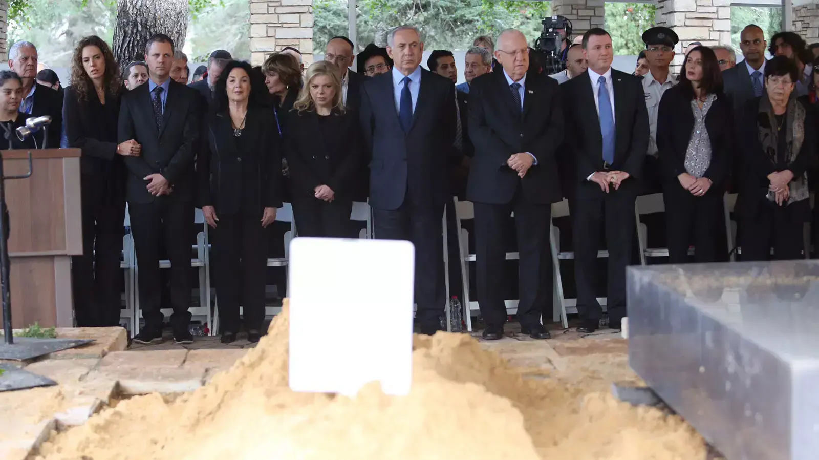 טקס הלוויה לנשיא לשעבר יצחק נבון, הר הרצל. נובמבר 2015 טקס הלוויה לנשיא לשעבר יצחק נבון, הר הרצל. נובמבר 2015