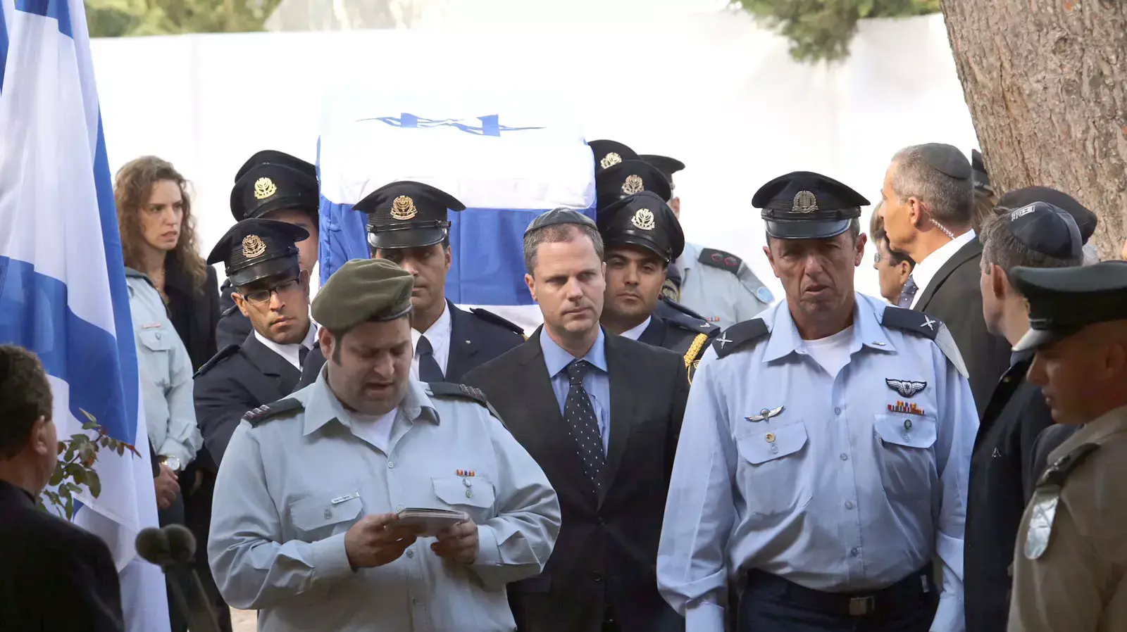 טקס הלוויה לנשיא לשעבר יצחק נבון, הר הרצל. נובמבר 2015 טקס הלוויה לנשיא לשעבר יצחק נבון, הר הרצל. נובמבר 2015