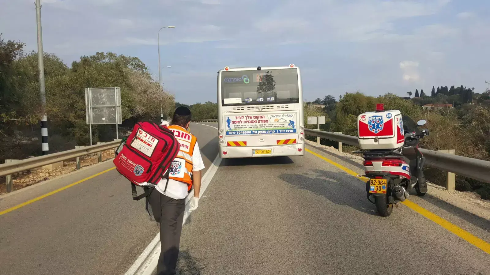 האוטובוס שיודו אליו אבנים בדרך למושב בית לחם הגלילית שבעמק יזרעאל, 8 בנובמבר 2015 האוטובוס שיודו אליו אבנים בדרך למושב בית לחם הגלילית שבעמק יזרעאל, 8 בנובמבר 2015