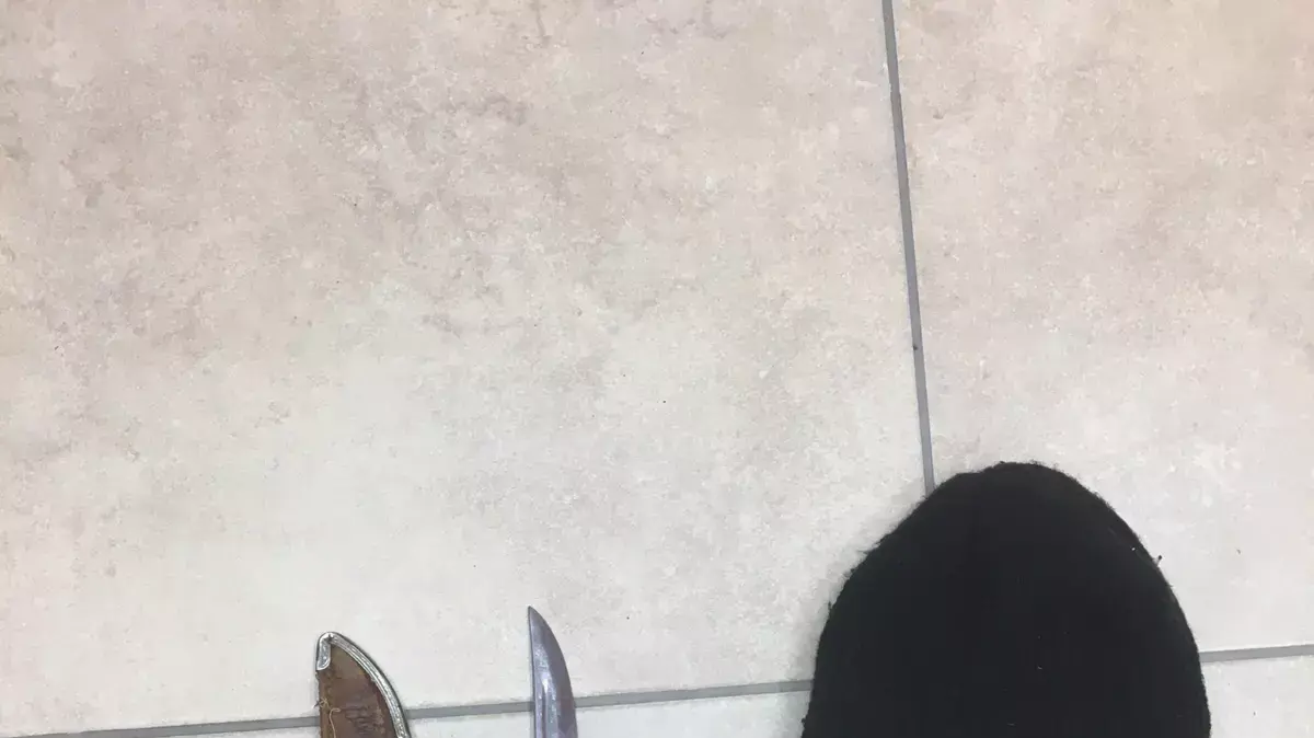 הציוד שעל פי החשד שימש את הנער מאיתמר החשוד בתקיפת הרב אריק אשרמן במסיק זיתים ליד ההתנחלות הציוד שעל פי החשד שימש את הנער מאיתמר החשוד בתקיפת הרב אריק אשרמן במסיק זיתים ליד ההתנחלות