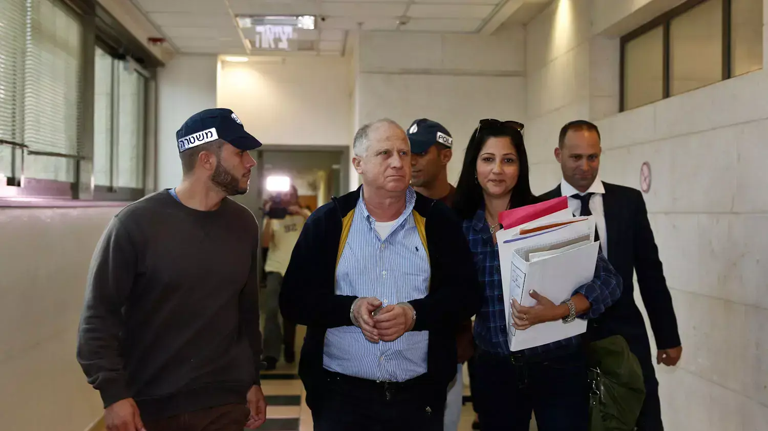 ד"ר אברהם דותן, רופא בכיר החשוד שנתן המלצות לקנאביס תמורת שוחד, בימ"ש השלום בראשון לציון, 9 בנובמבר 2015 ד"ר אברהם דותן, רופא בכיר החשוד שנתן המלצות לקנאביס תמורת שוחד, בימ"ש השלום בראשון לציון, 9 בנובמבר 2015