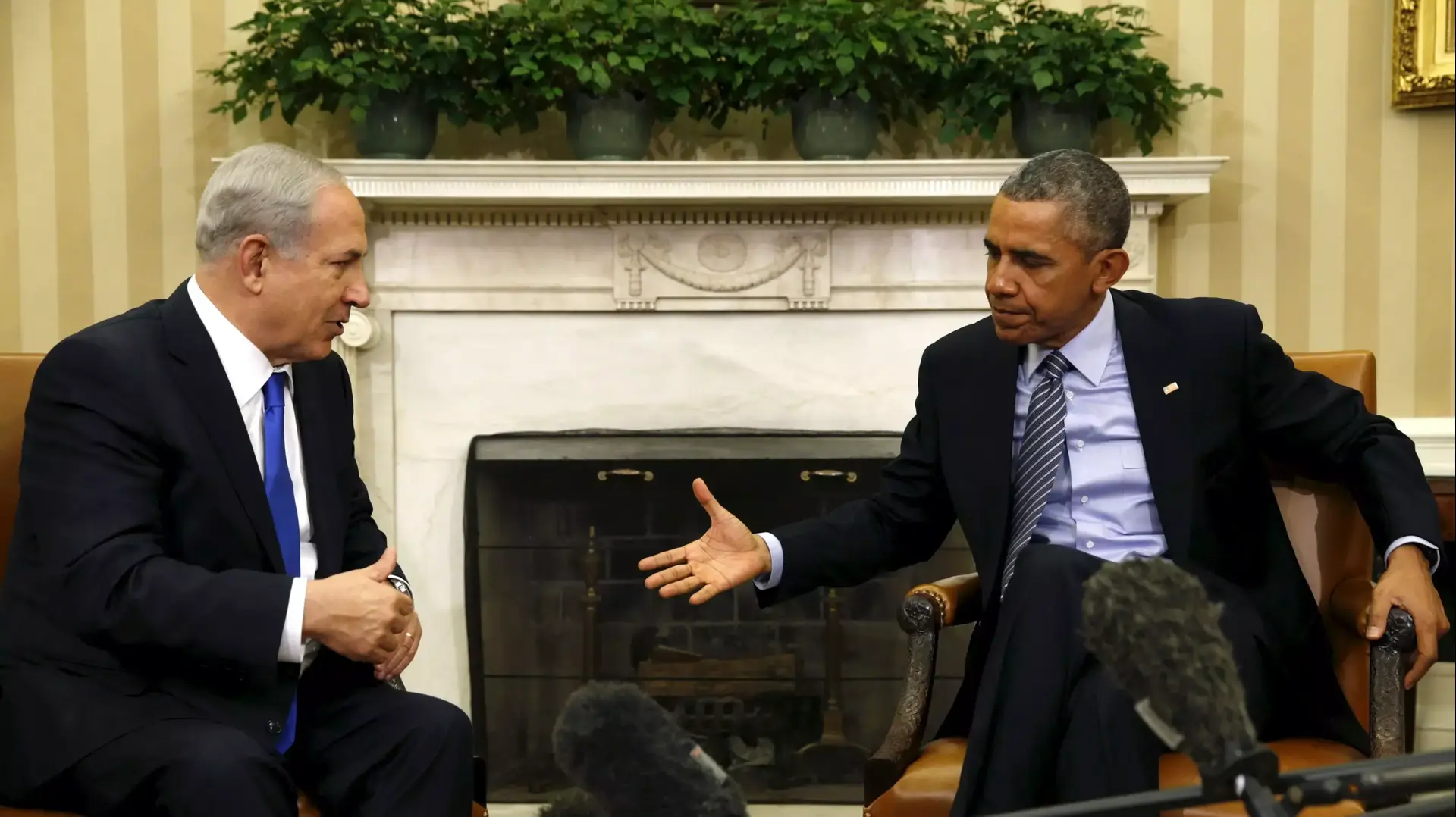 ראש הממשלה בנימין נתניהו ונשיא ארה"ב ברק אובמה, הבית הלבן, 9 בנובמבר 2015 ראש הממשלה בנימין נתניהו ונשיא ארה"ב ברק אובמה, הבית הלבן, 9 בנובמבר 2015