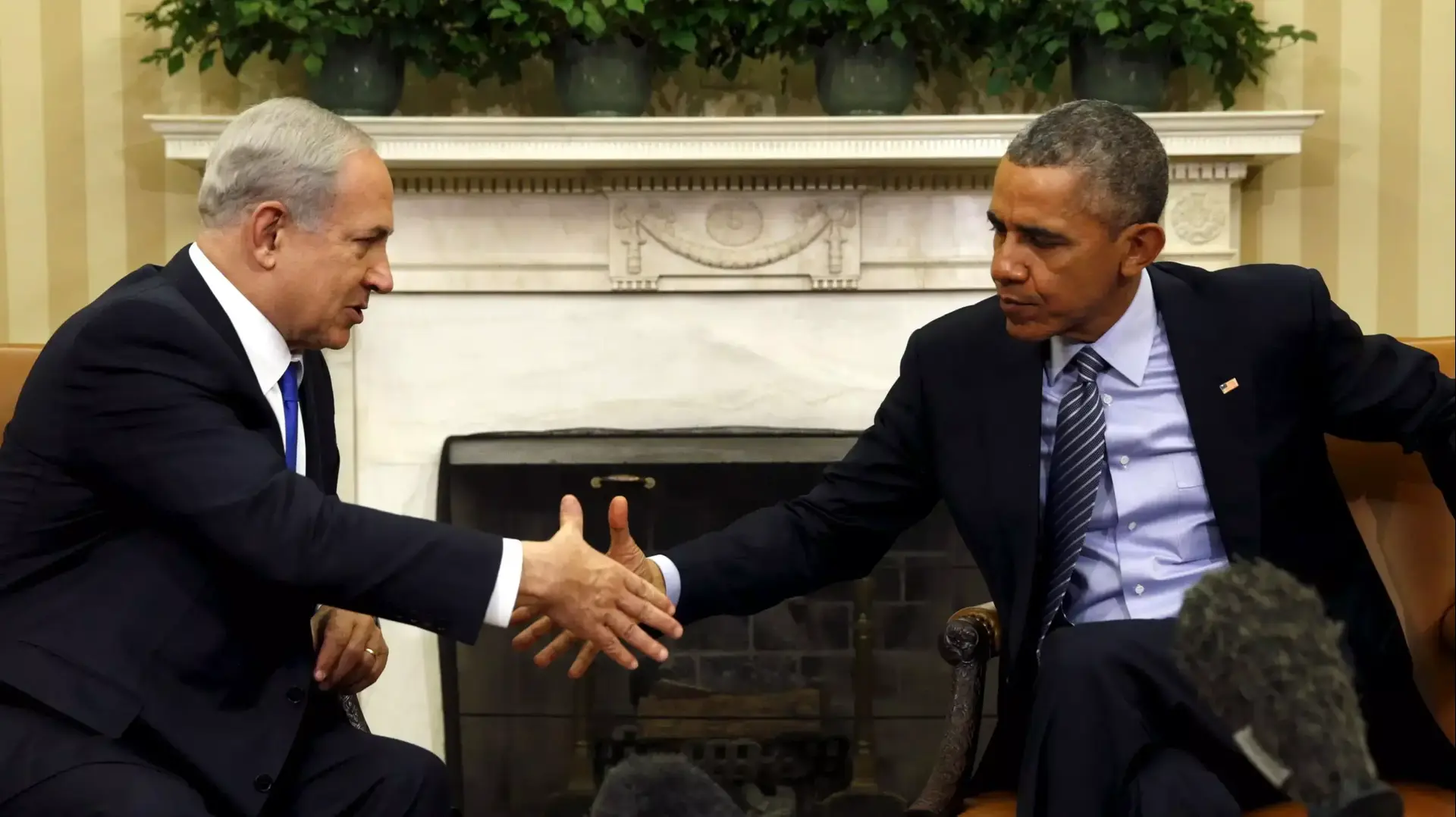 ראש הממשלה בנימין נתניהו ונשיא ארה"ב ברק אובמה, הבית הלבן, 9 בנובמבר 2015 ראש הממשלה בנימין נתניהו ונשיא ארה"ב ברק אובמה, הבית הלבן, 9 בנובמבר 2015
