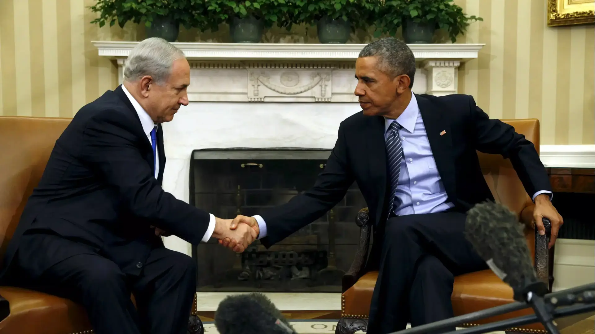 ראש הממשלה בנימין נתניהו ונשיא ארה"ב ברק אובמה, הבית הלבן, 9 בנובמבר 2015 ראש הממשלה בנימין נתניהו ונשיא ארה"ב ברק אובמה, הבית הלבן, 9 בנובמבר 2015