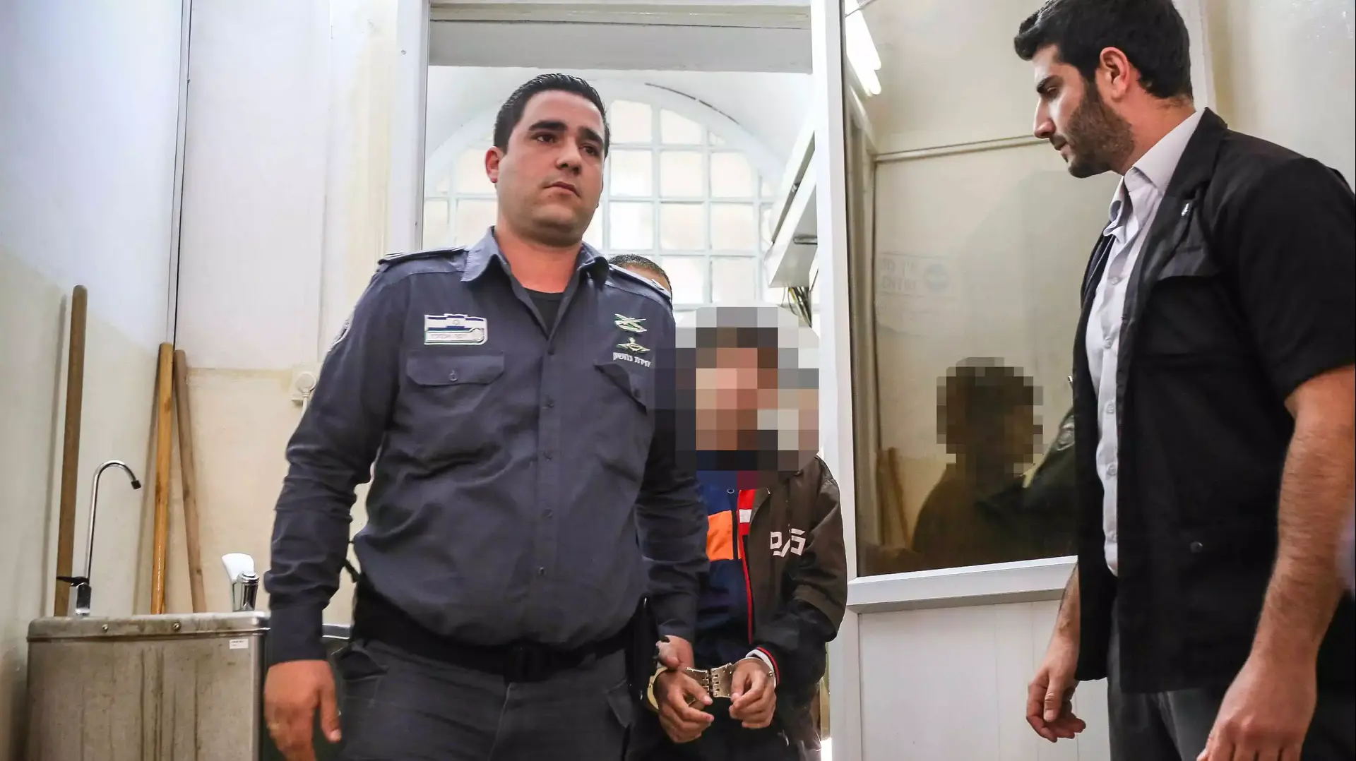 הארכת מעצר למחבל בן ה-14 שדקר מאבטח ברכבת הקלה בירושלים, 11 בנובמבר 2015 הארכת מעצר למחבל בן ה-14 שדקר מאבטח ברכבת הקלה בירושלים, 11 בנובמבר 2015