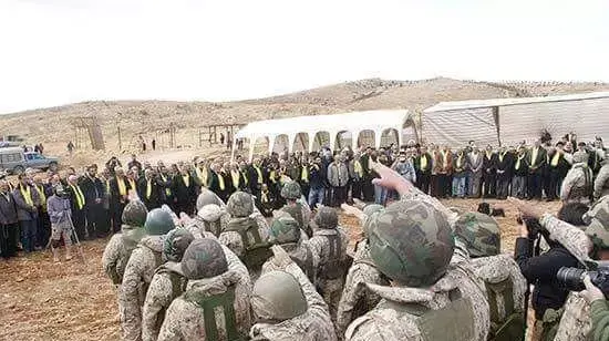 חיזבאללה מצדיעים במועל יד באזור הקלמון, נובמבר 2015 חיזבאללה מצדיעים במועל יד באזור הקלמון, נובמבר 2015