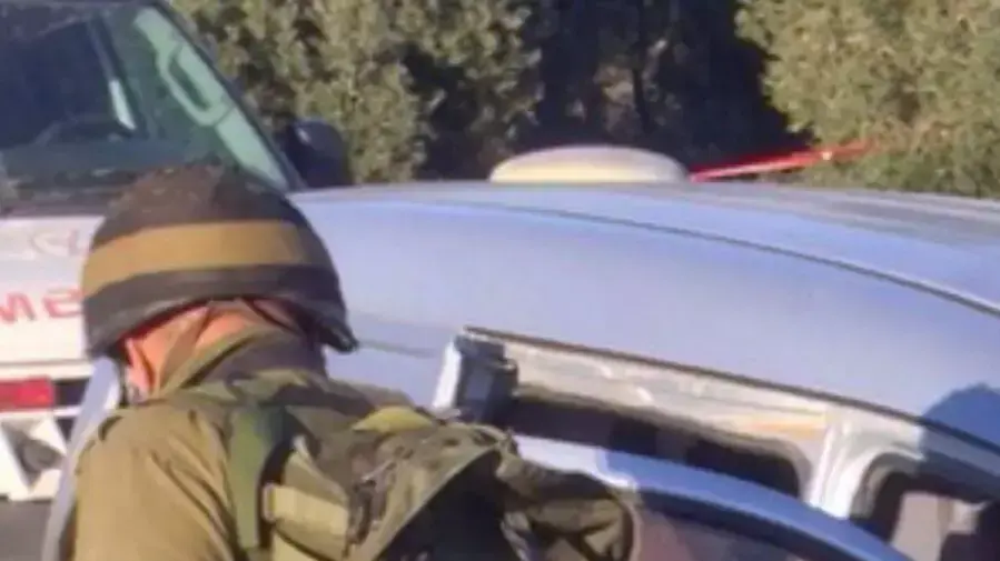 הרכב שבו שהו שני הרוגים בפיגוע הירי ליד עתניאל, נובמבר 2015 הרכב שבו שהו שני הרוגים בפיגוע הירי ליד עתניאל, נובמבר 2015
