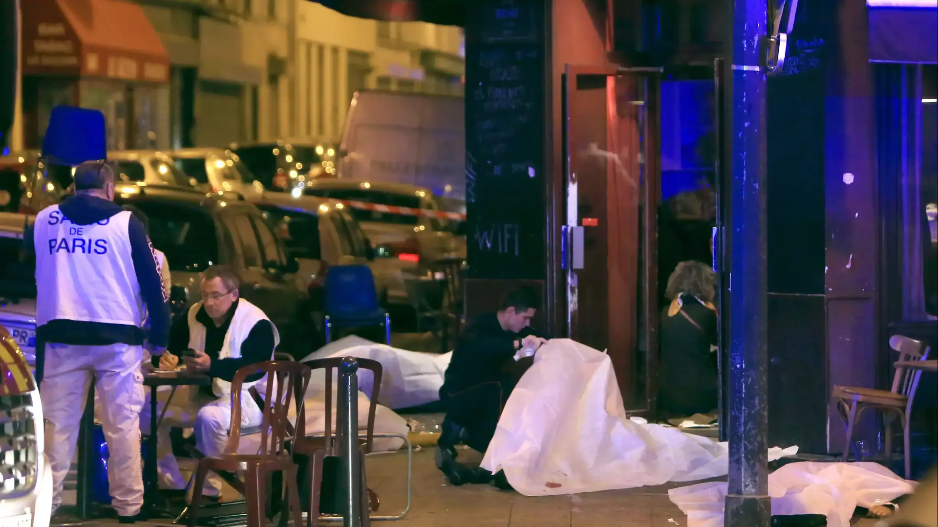 הרוגים ליד המסעדה בפריז הרוגים ליד המסעדה בפריז