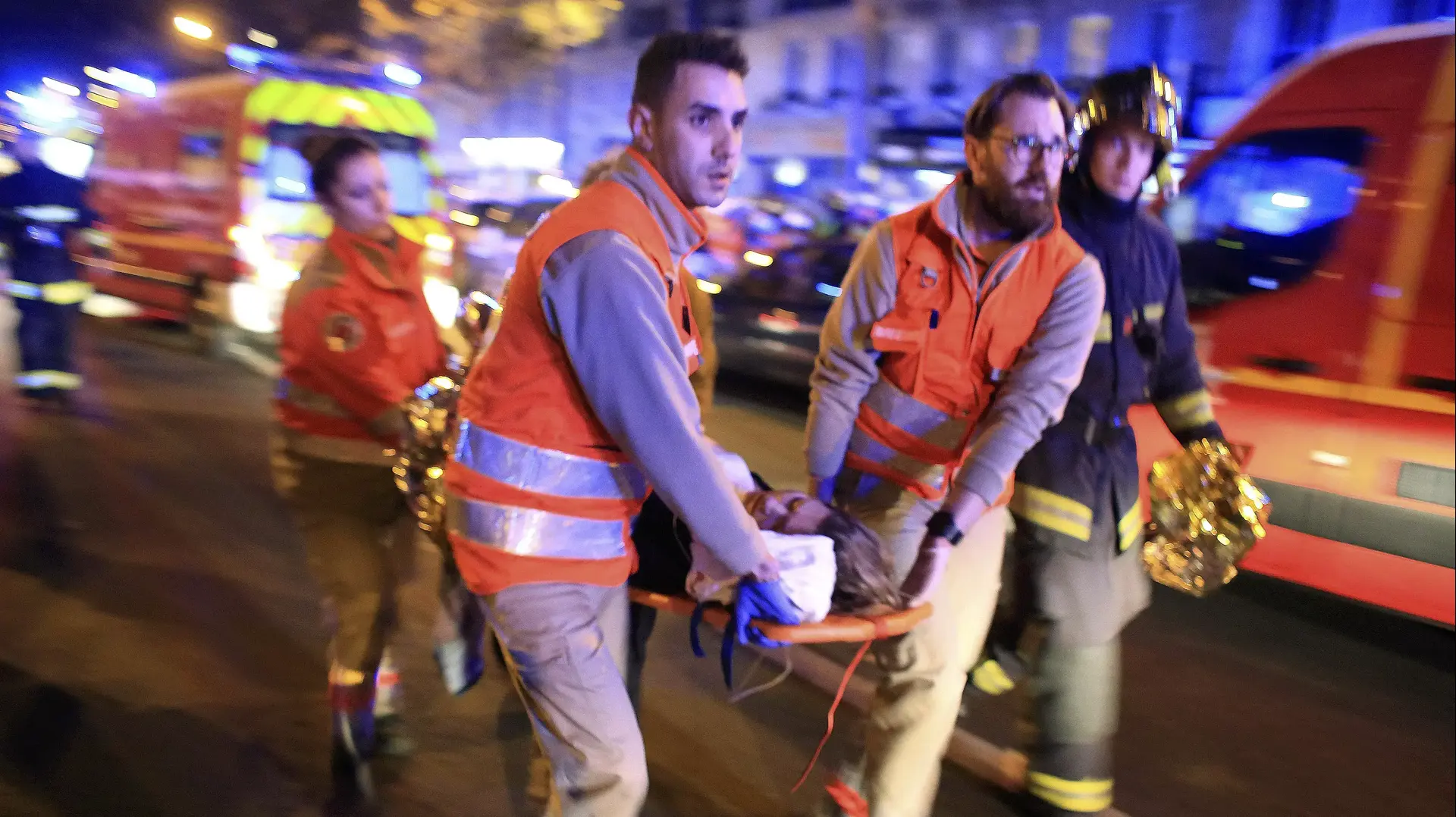 פצועים מהפיגוע בסמוך לבר "לה בל אקיפ" ברובע ה-11 של פריז פצועים מהפיגוע בסמוך לבר "לה בל אקיפ" ברובע ה-11 של פריז