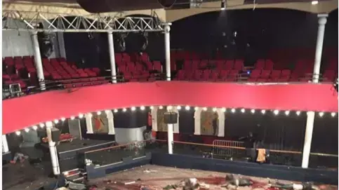 זירת אולם ההופעות בטקלאן לאחר הטבח