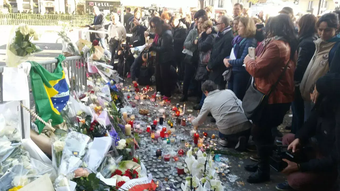 אולם בטקלאן, פריז. 15, נובמבר 2015 אולם בטקלאן, פריז. 15, נובמבר 2015