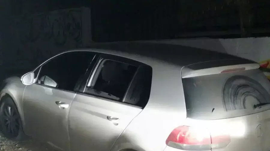 הרכב ששימש את המחבלים החשודים בפיגוע ליד צומת עתניאל, נובמבר 2015 הרכב ששימש את המחבלים החשודים בפיגוע ליד צומת עתניאל, נובמבר 2015
