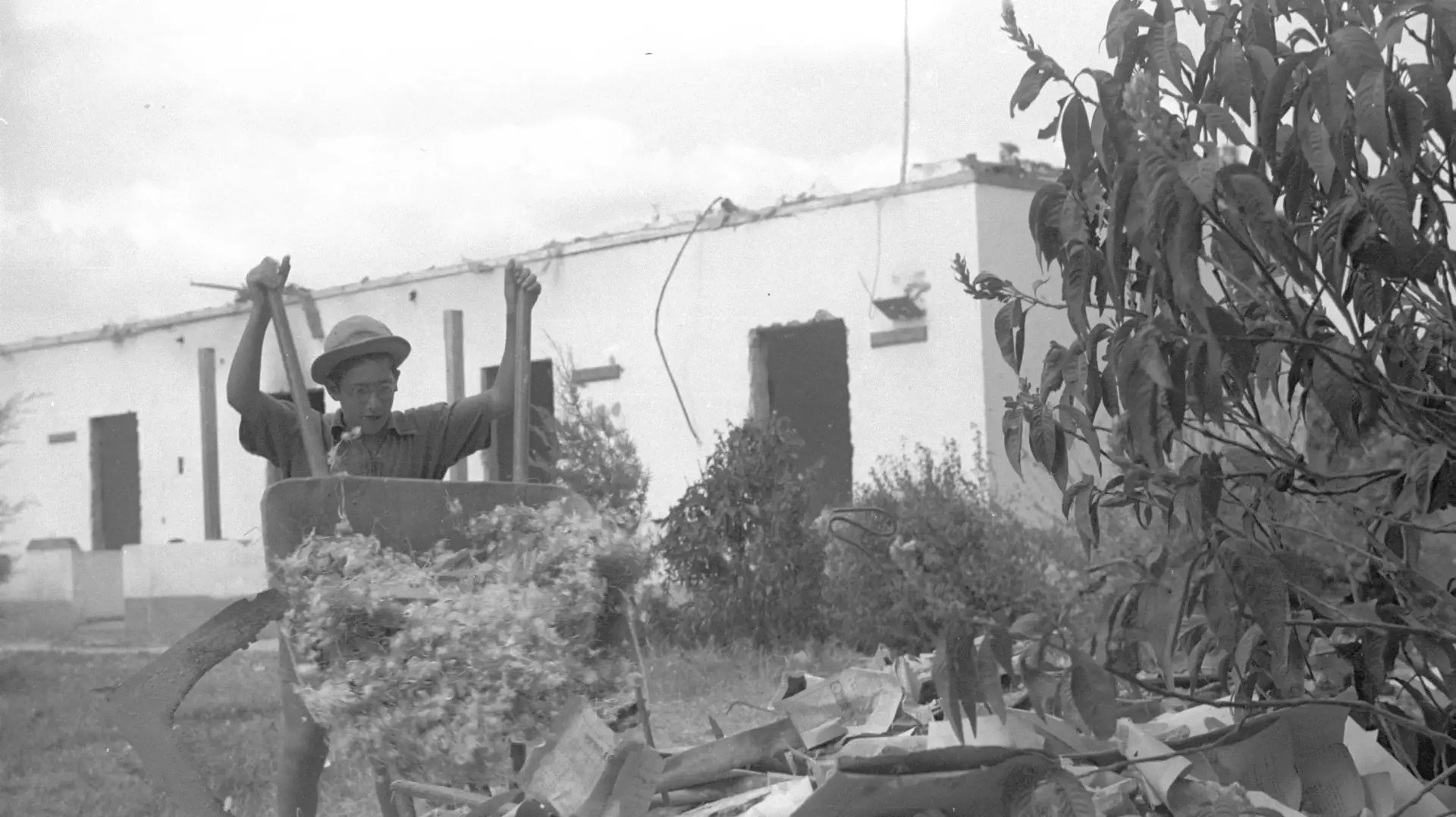 קיבוץ מסדה אחרי ההפצצות, 1948 קיבוץ מסדה אחרי ההפצצות, 1948