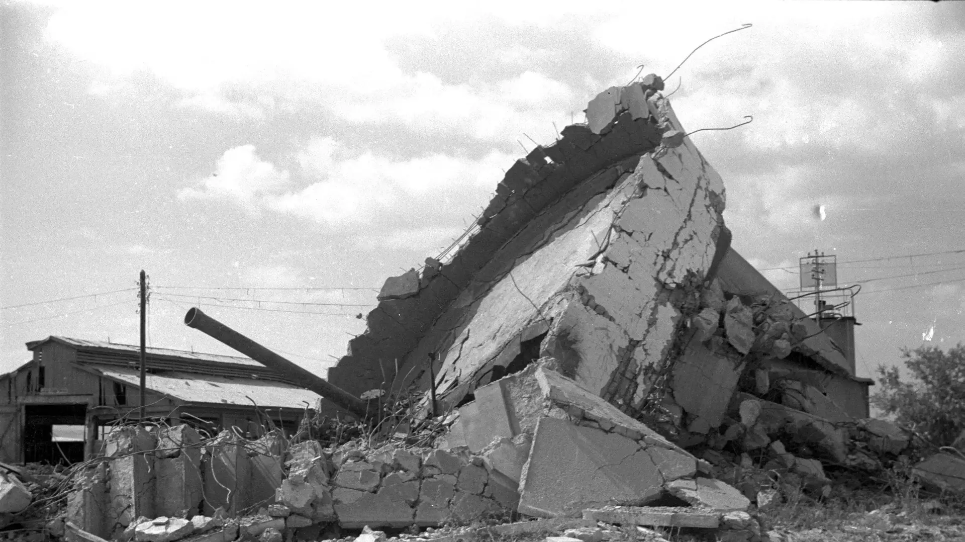 קיבוץ מסדה אחרי ההפצצות, 1948 קיבוץ מסדה אחרי ההפצצות, 1948