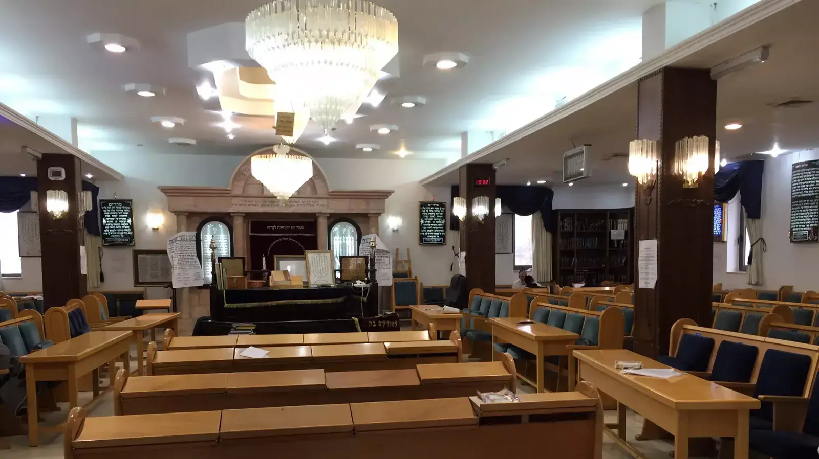 תחילת פינוי בית הכנסת בגבעת זאב, נובמבר 2015 תחילת פינוי בית הכנסת בגבעת זאב, נובמבר 2015