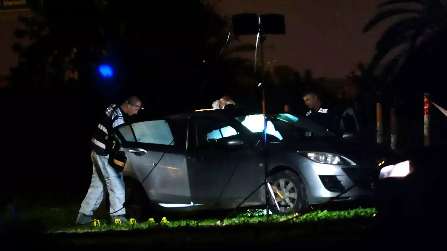 אם ובתה נמצאו ירויות ללא רוח חיים במכונית סמוך לאזור התעשייה רמלה, 18 בנובמבר 2015 אם ובתה נמצאו ירויות ללא רוח חיים במכונית סמוך לאזור התעשייה רמלה, 18 בנובמבר 2015