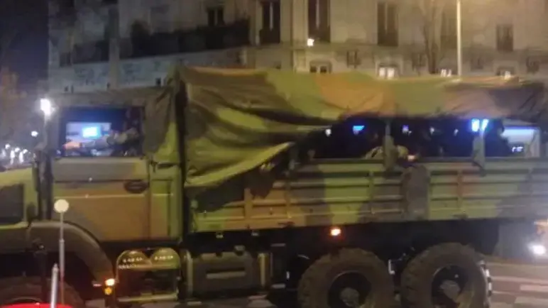 חיילים צרפתים בפרבר סאן דני של פריז, 18 בנובמבר 2015