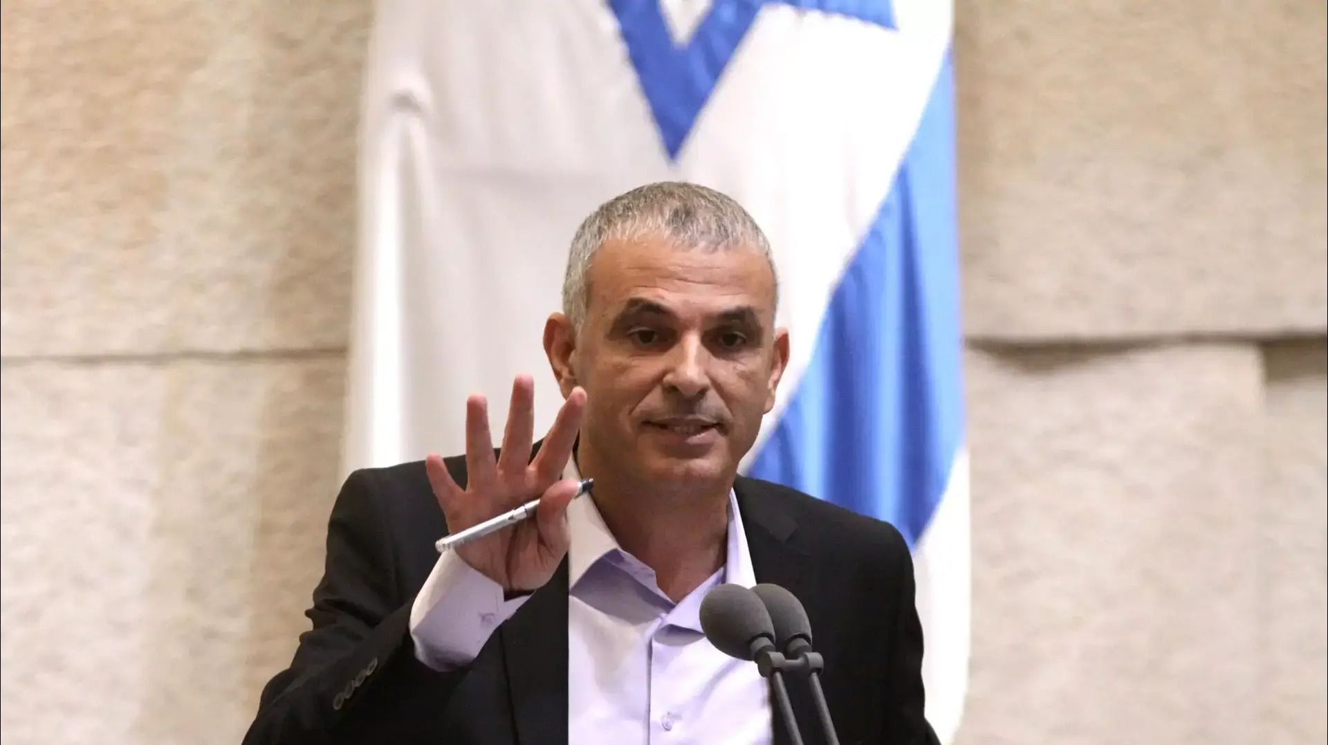 שר האוצר, משה כחלון, בישיבת הכנסת בהצבעה על חוק תקציב המדינה. נובמבר 2015 שר האוצר, משה כחלון, בישיבת הכנסת בהצבעה על חוק תקציב המדינה. נובמבר 2015