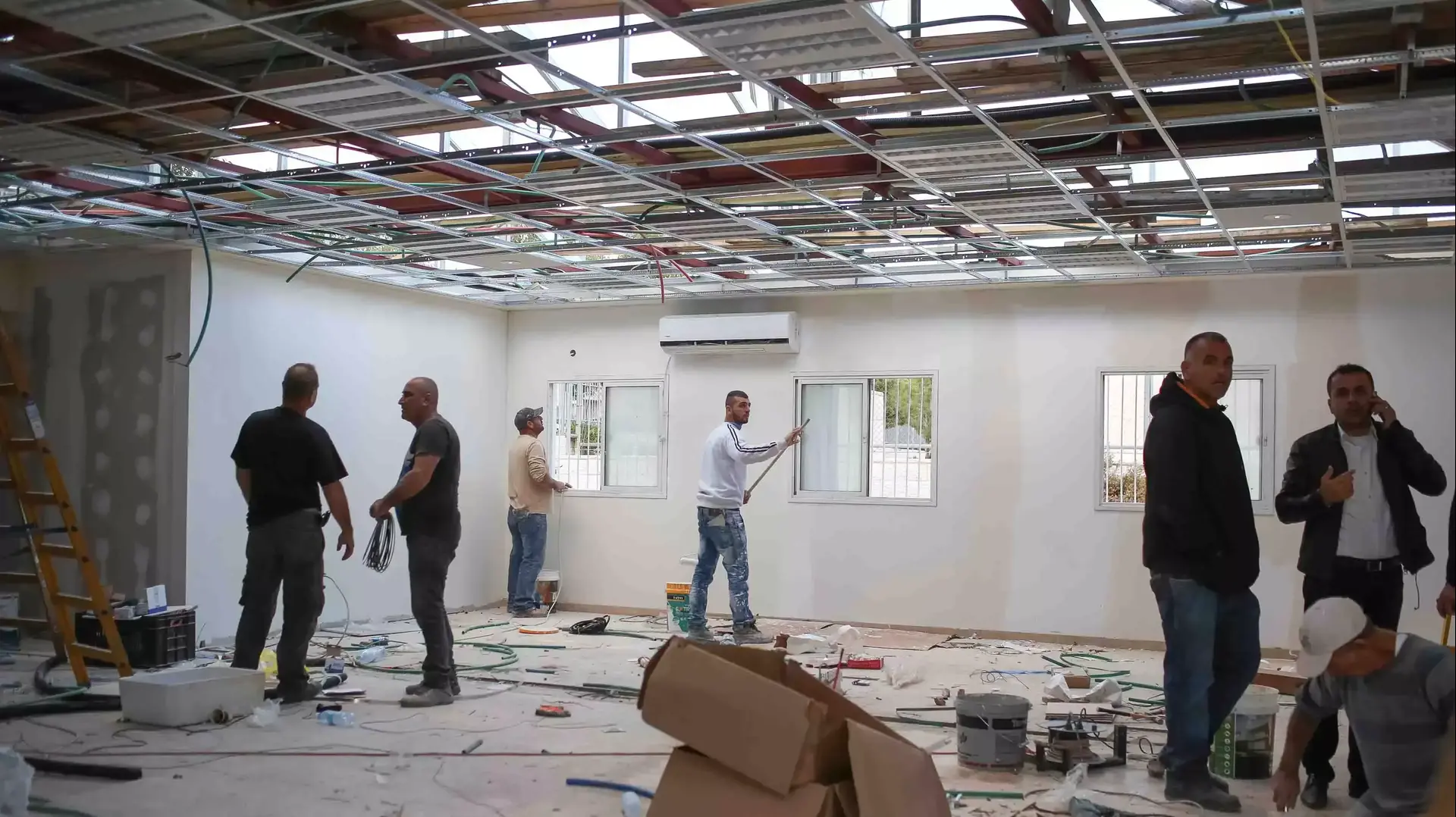צעירי שכונת מורשת בגבעת זאב זועמים על העתקת בית כנסת המריבה איילת השחר לתוך מגרש הספורט. נובמבר 2015 צעירי שכונת מורשת בגבעת זאב זועמים על העתקת בית כנסת המריבה איילת השחר לתוך מגרש הספורט. נובמבר 2015