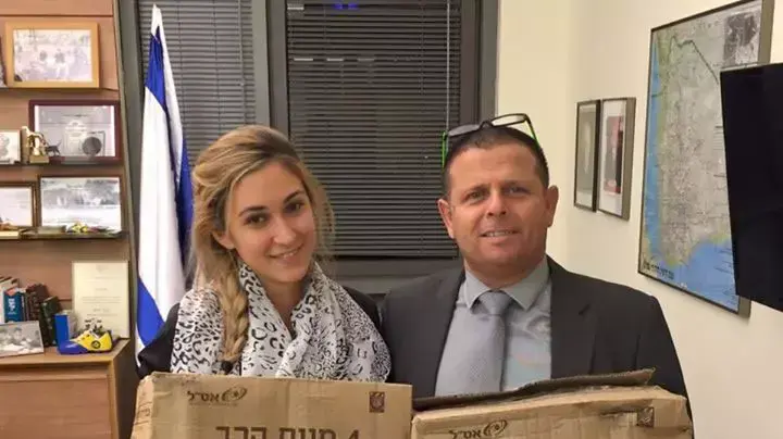 חבר הכנסת איתן כבל בישיבת הכנסת בהצבעה על חוק תקציב המדינה. נובמבר 2015 חבר הכנסת איתן כבל בישיבת הכנסת בהצבעה על חוק תקציב המדינה. נובמבר 2015