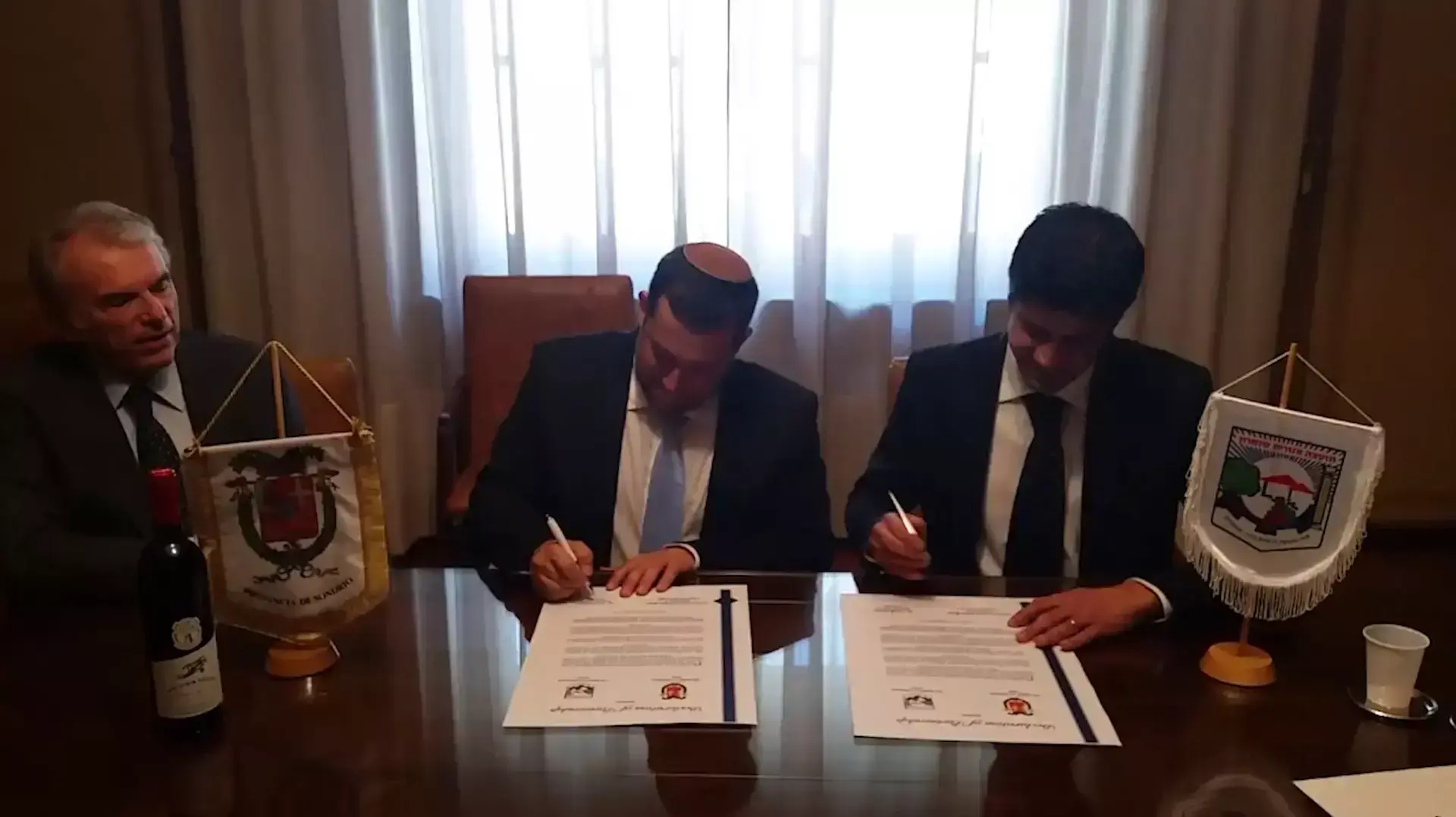 בצל סימון המוצרים: הסכם לשיתוף פעולה כלכלי נחתם בין המועצה האזורית שומרון לחבל באיטליה