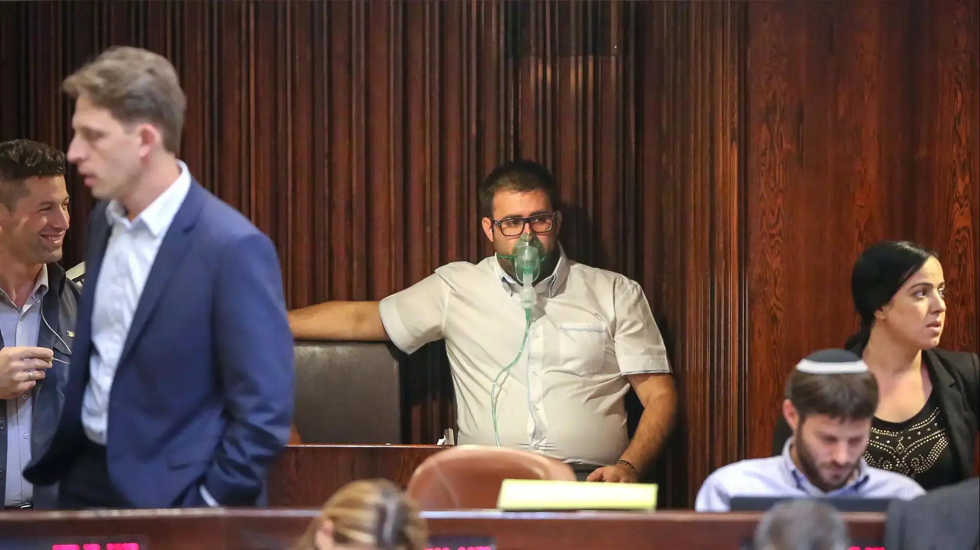 אורן חזן בישיבת הכנסת בהצבעה על חוק תקציב המדינה. נובמבר 2015 אורן חזן בישיבת הכנסת בהצבעה על חוק תקציב המדינה. נובמבר 2015