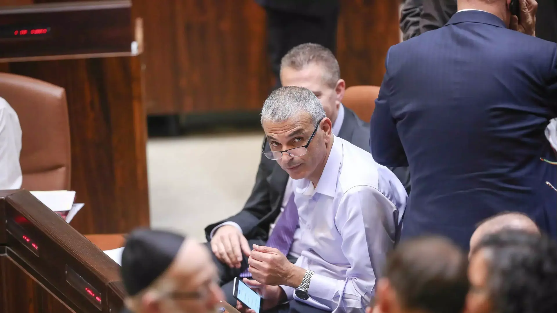 משה כחלון בישיבת הכנסת בהצבעה על חוק תקציב המדינה. נובמבר 2015 משה כחלון בישיבת הכנסת בהצבעה על חוק תקציב המדינה. נובמבר 2015