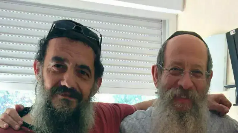 הרב ציון סעדון (משמאל) שנדקר במרסיי על ידי תומכי דאעש, לצדו של הרב יוסף יצחק לבקובסקי, השליח הראשי ורב קהילת חב"ד, נובמבר 2015 הרב ציון סעדון (משמאל) שנדקר במרסיי על ידי תומכי דאעש, לצדו של הרב יוסף יצחק לבקובסקי, השליח הראשי ורב קהילת חב"ד, נובמבר 2015