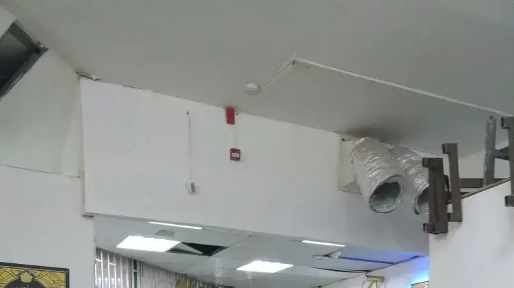 זירת פיגוע הדקירה בבית הכנסת, בניין פנורמה, תל אביב, 19 בנובמבר 2015 זירת פיגוע הדקירה בבית הכנסת, בניין פנורמה, תל אביב, 19 בנובמבר 2015