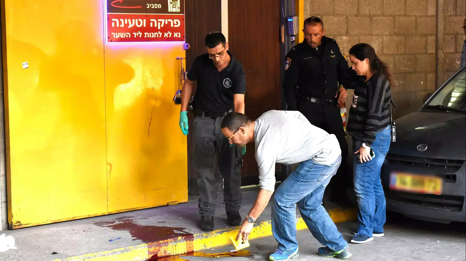 זירת פיגוע הדקירה, בניין פנורמה, תל אביב, 19 בנובמבר 2015 זירת פיגוע הדקירה, בניין פנורמה, תל אביב, 19 בנובמבר 2015