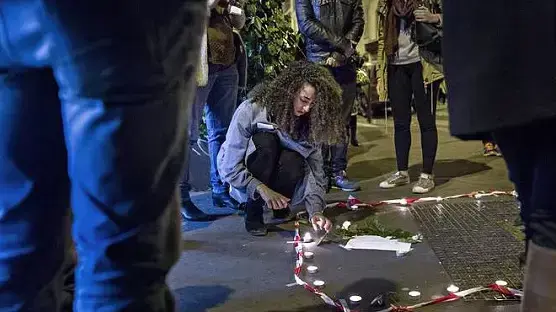 יסמין אל-יוסאי המלצרית שהגנה על הנפגעים בפיגועים בפריז יסמין אל-יוסאי המלצרית שהגנה על הנפגעים בפיגועים בפריז