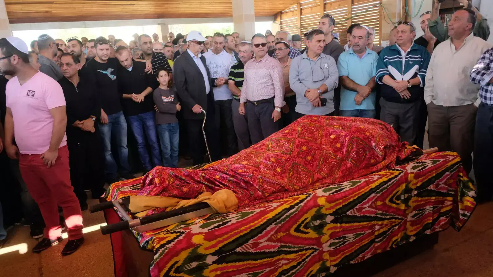 הלוויתו של ראובן אבירם, ההרוג בפיגוע הדקירה בתל אביב, בית העלמין רמלה. נובמבר 2015 הלוויתו של ראובן אבירם, ההרוג בפיגוע הדקירה בתל אביב, בית העלמין רמלה. נובמבר 2015