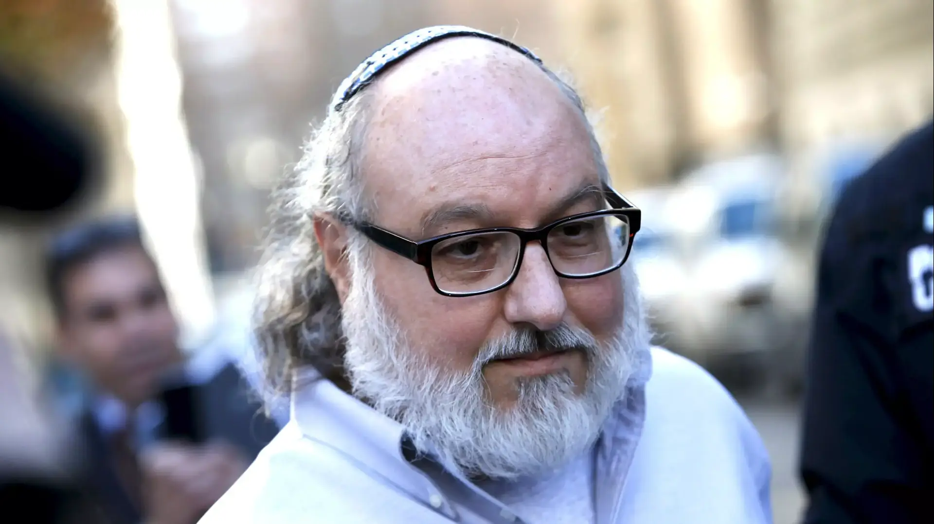 ג'ונתן פולארד בניו יורק לאחר שחרורו מכלא באטנר בצפון קרוליינה. נובמבר 2015 ג'ונתן פולארד בניו יורק לאחר שחרורו מכלא באטנר בצפון קרוליינה. נובמבר 2015