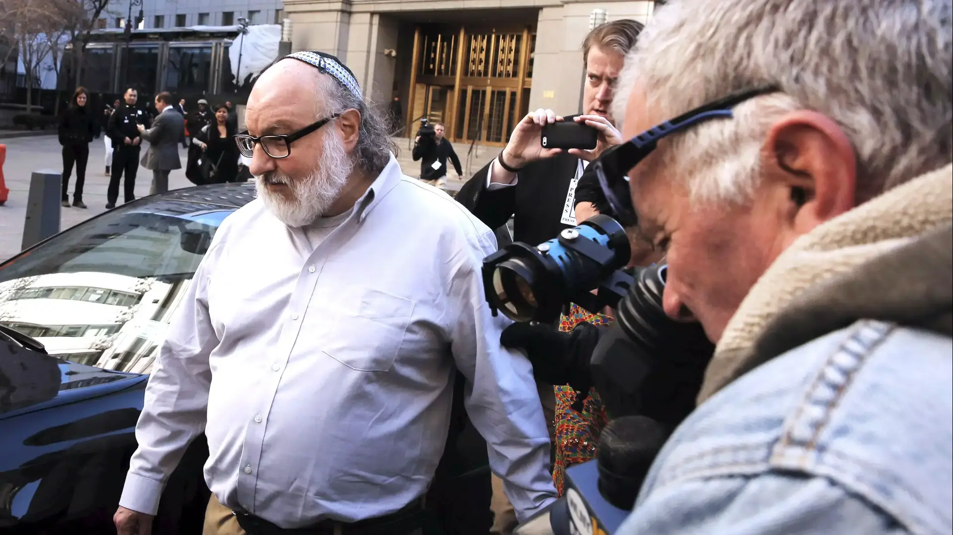 ג'ונתן פולארד בניו יורק לאחר שחרורו מכלא באטנר בצפון קרוליינה. נובמבר 2015 ג'ונתן פולארד בניו יורק לאחר שחרורו מכלא באטנר בצפון קרוליינה. נובמבר 2015