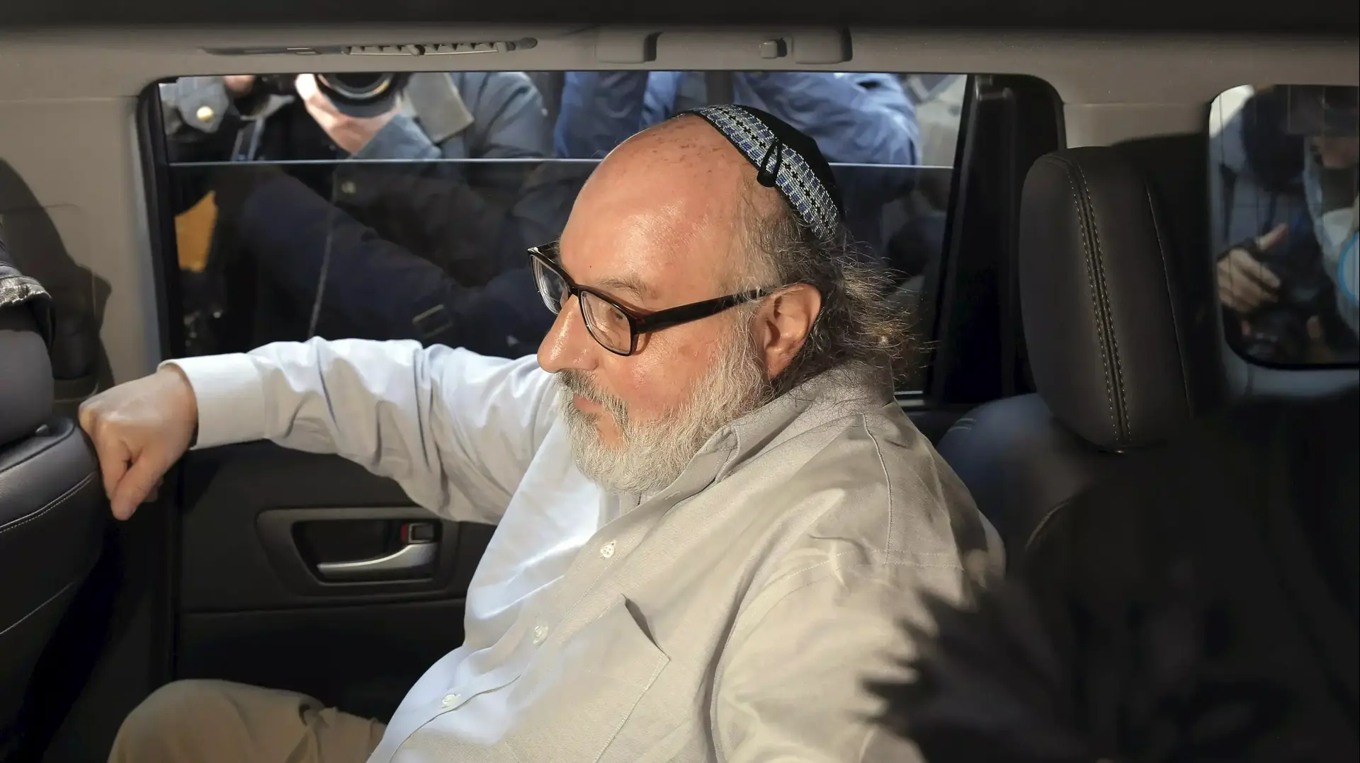 ג'ונתן פולארד בניו יורק לאחר שחרורו מכלא באטנר בצפון קרוליינה. נובמבר 2015 ג'ונתן פולארד בניו יורק לאחר שחרורו מכלא באטנר בצפון קרוליינה. נובמבר 2015