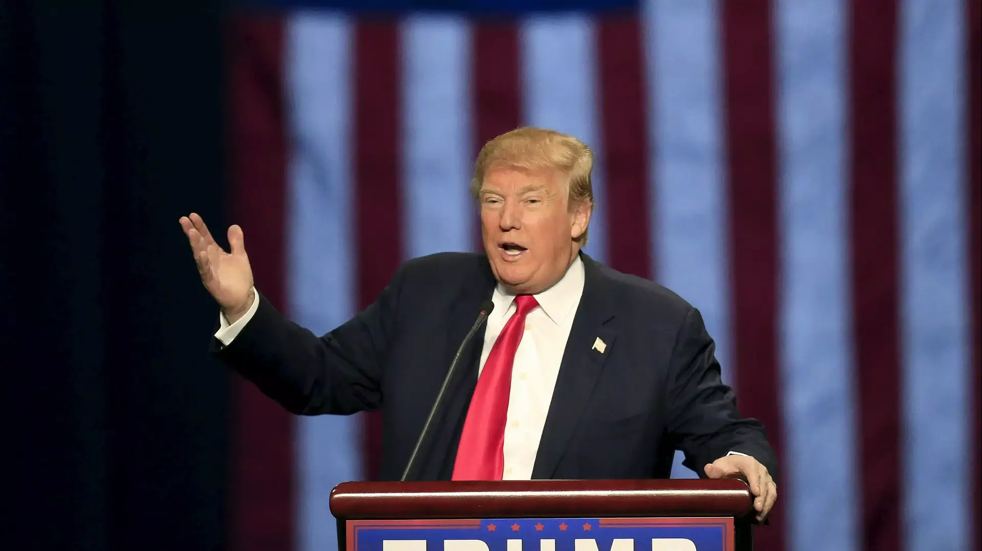המועמד לנשיאות ארצות הברית דונלד טראמפ בנאום באלבמה 21 נובמבר 2015 המועמד לנשיאות ארצות הברית דונלד טראמפ בנאום באלבמה 21 נובמבר 2015